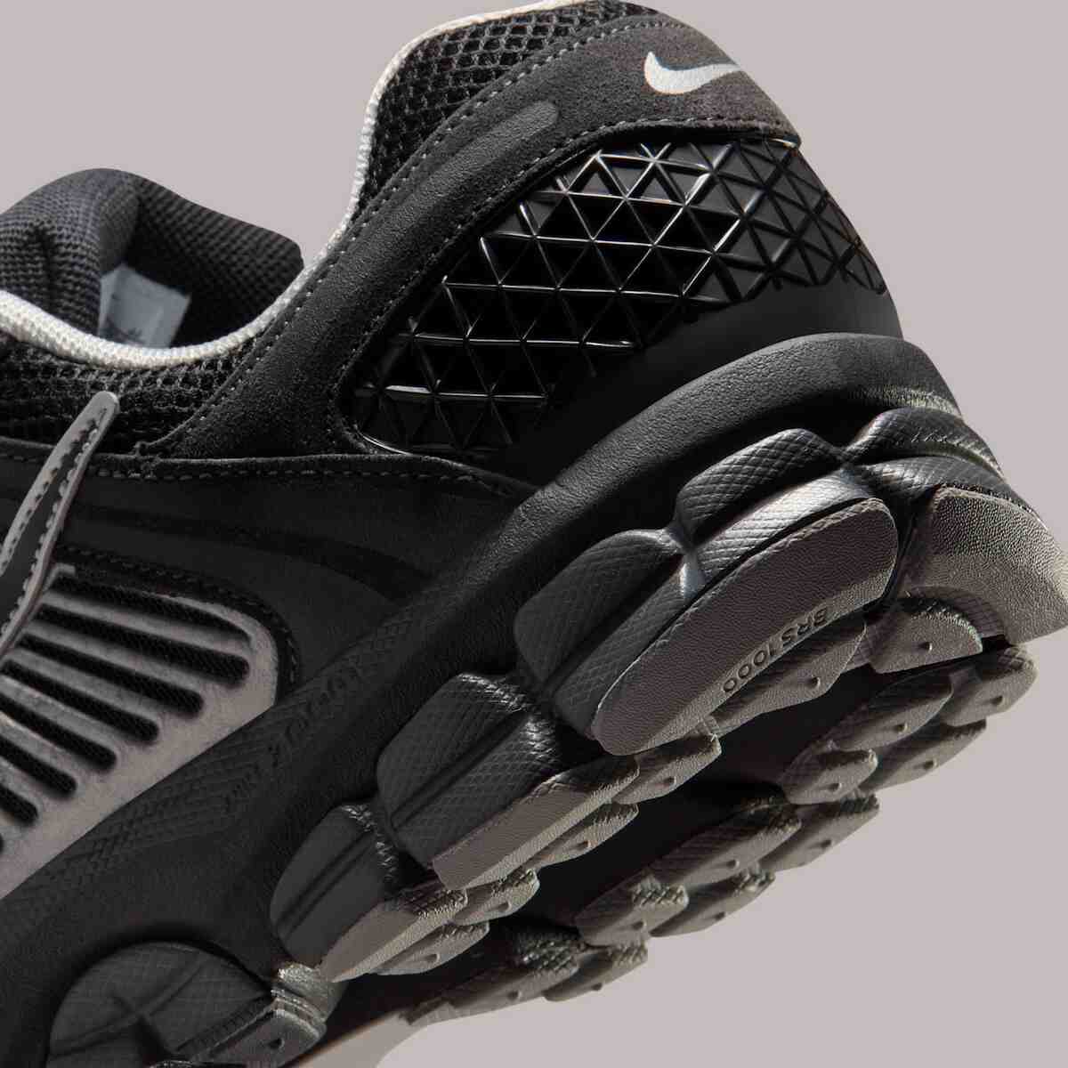 Nike Zoom Vomero 5, Nike - 耐克 Zoom Vomero 5 "煙灰色/鉻色 "以陰影技術外觀回歸