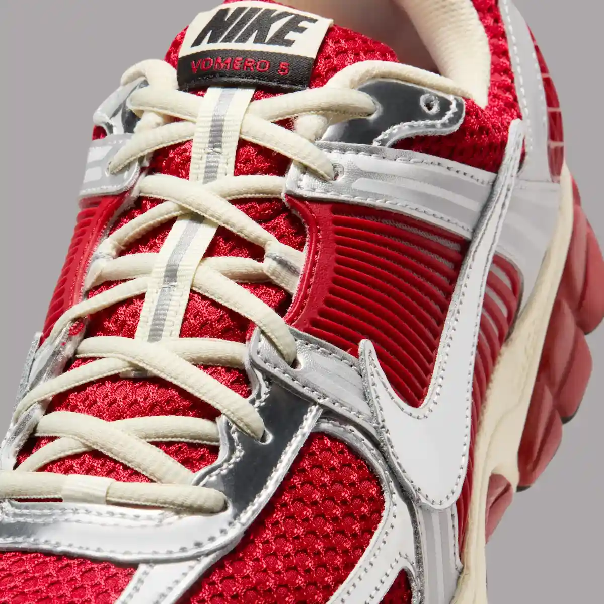 Nike Zoom Vomero 5, Nike - 耐克 Zoom Vomero 5 "體育館紅 "配鍍鉻菱形飾條