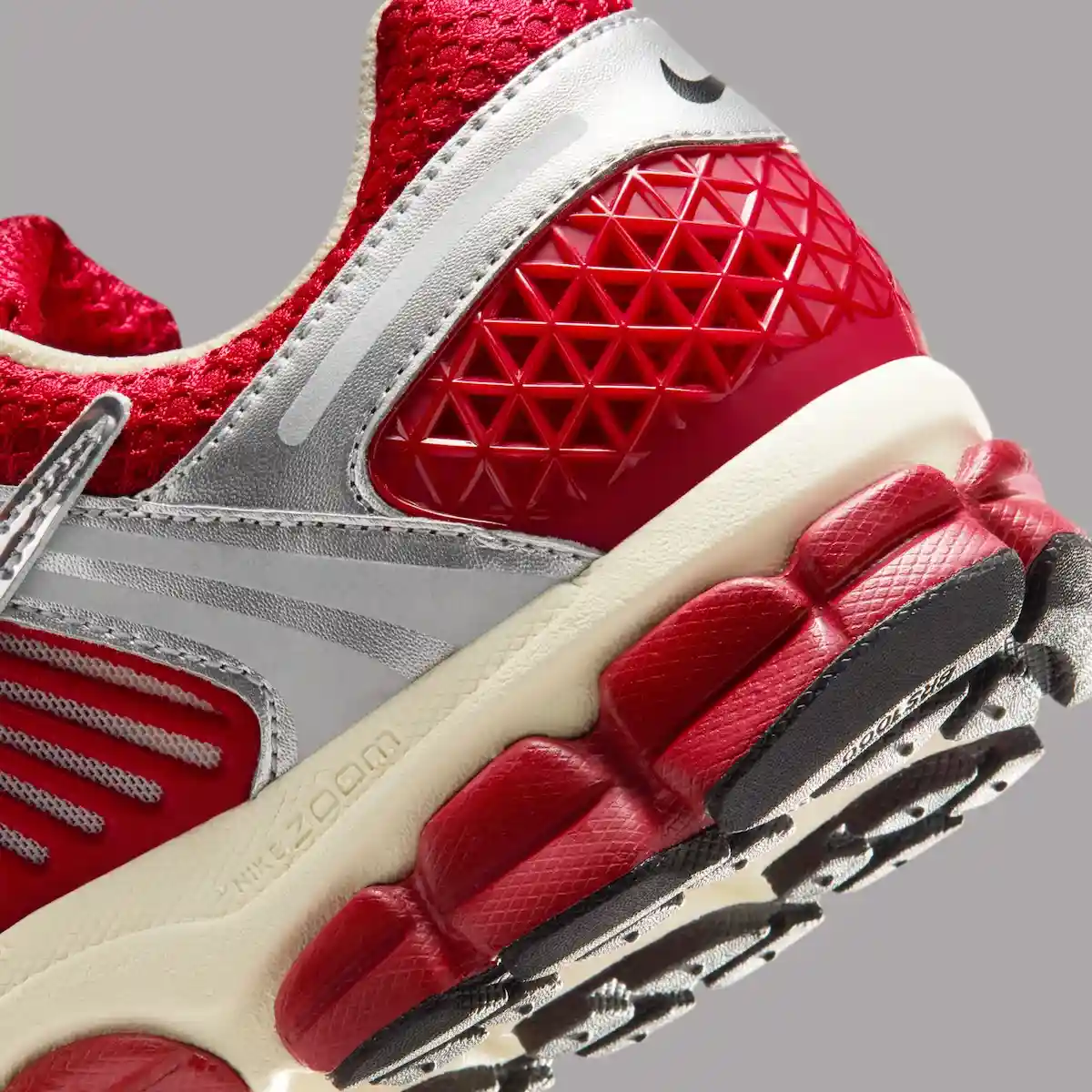 Nike Zoom Vomero 5, Nike - 耐克 Zoom Vomero 5 "體育館紅 "配鍍鉻菱形飾條
