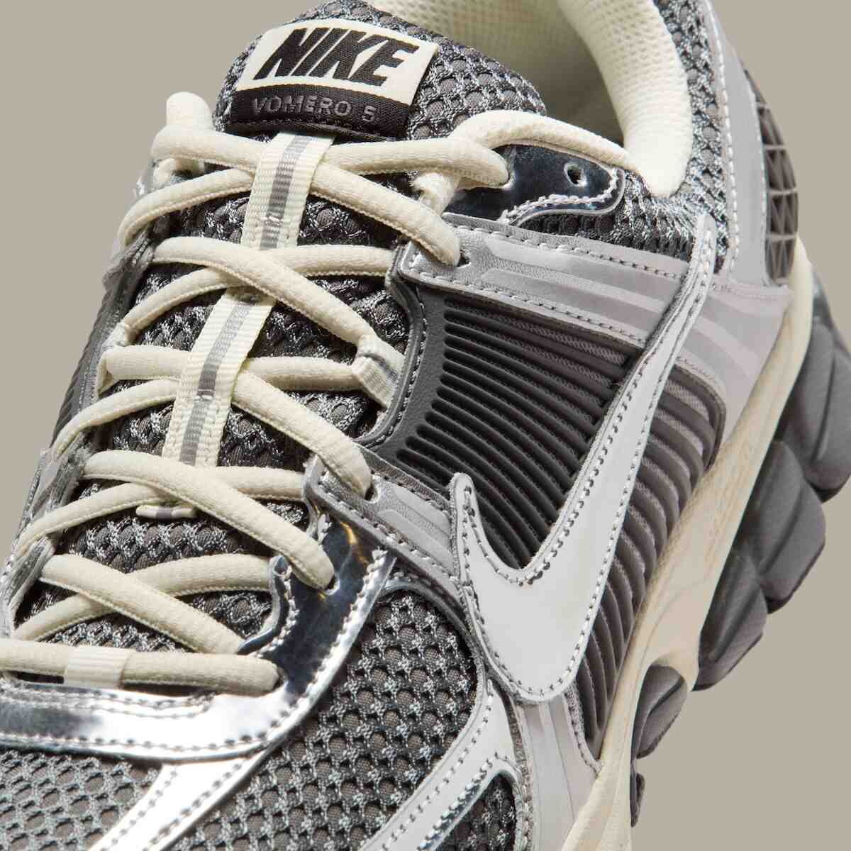 Nike Zoom Vomero 5 "鐵灰色 "閃亮登場,鍍鉻漩渦紋熠熠生輝 Nike Zoom Vomero 5, Nike - Nike Zoom Vomero 5 "鐵灰色 "閃亮登場,鍍鉻漩渦紋熠熠生輝