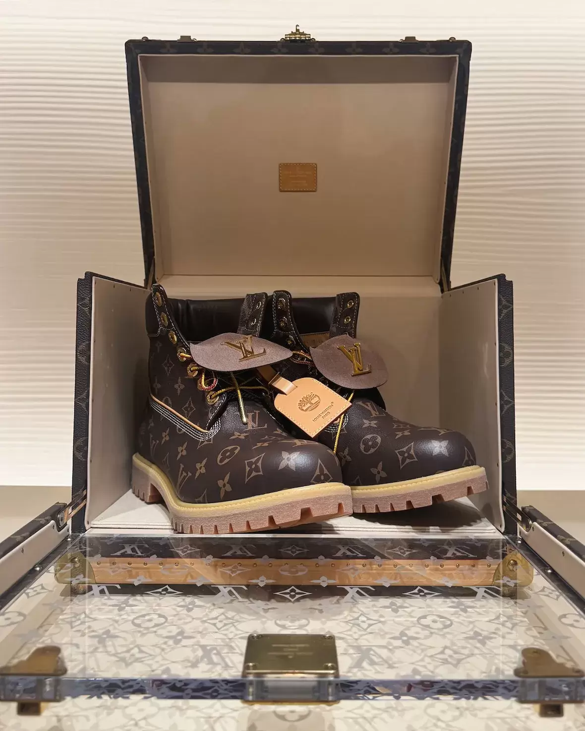 Timberland, Pharrell Williams, Louis Vuitton - 法瑞爾和路易威登推出價值 85,000 美元的 18K 金 Timberland 靴子