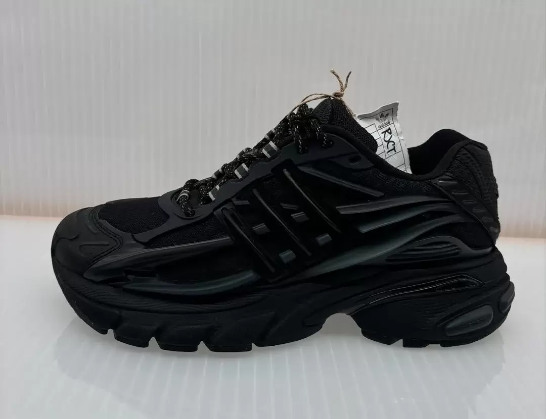 Pharrell Williams, adidas Adistar Jellyfish, adidas Adistar Cushion, adidas - 法瑞爾 x 阿迪達斯水母 "三重黑 "在首爾發佈