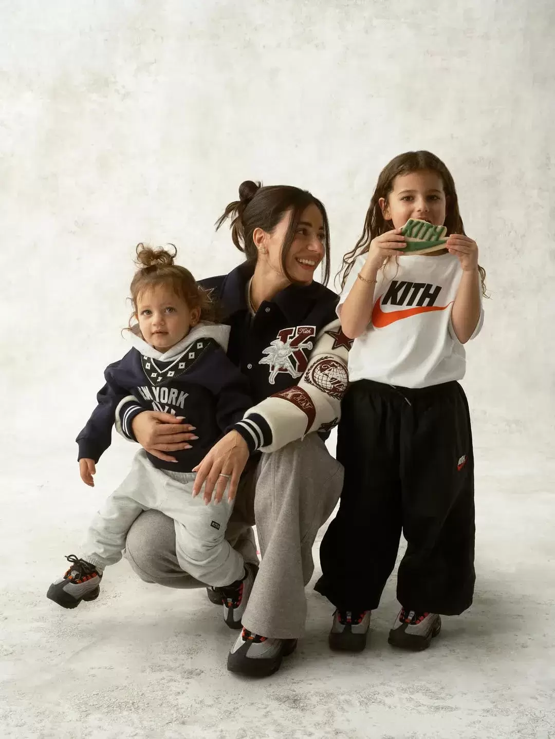 Nike Air Max 95, Nike Air Force 1 Low, Nike Air Force 1, Nike, KITH - Kith x Nike 2025 年假日兒童系列將火炬傳遞給下一代