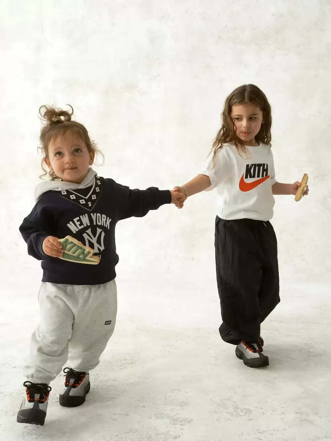 Nike Air Max 95, Nike Air Force 1 Low, Nike Air Force 1, Nike, KITH - Kith x Nike 2025 年假日兒童系列將火炬傳遞給下一代