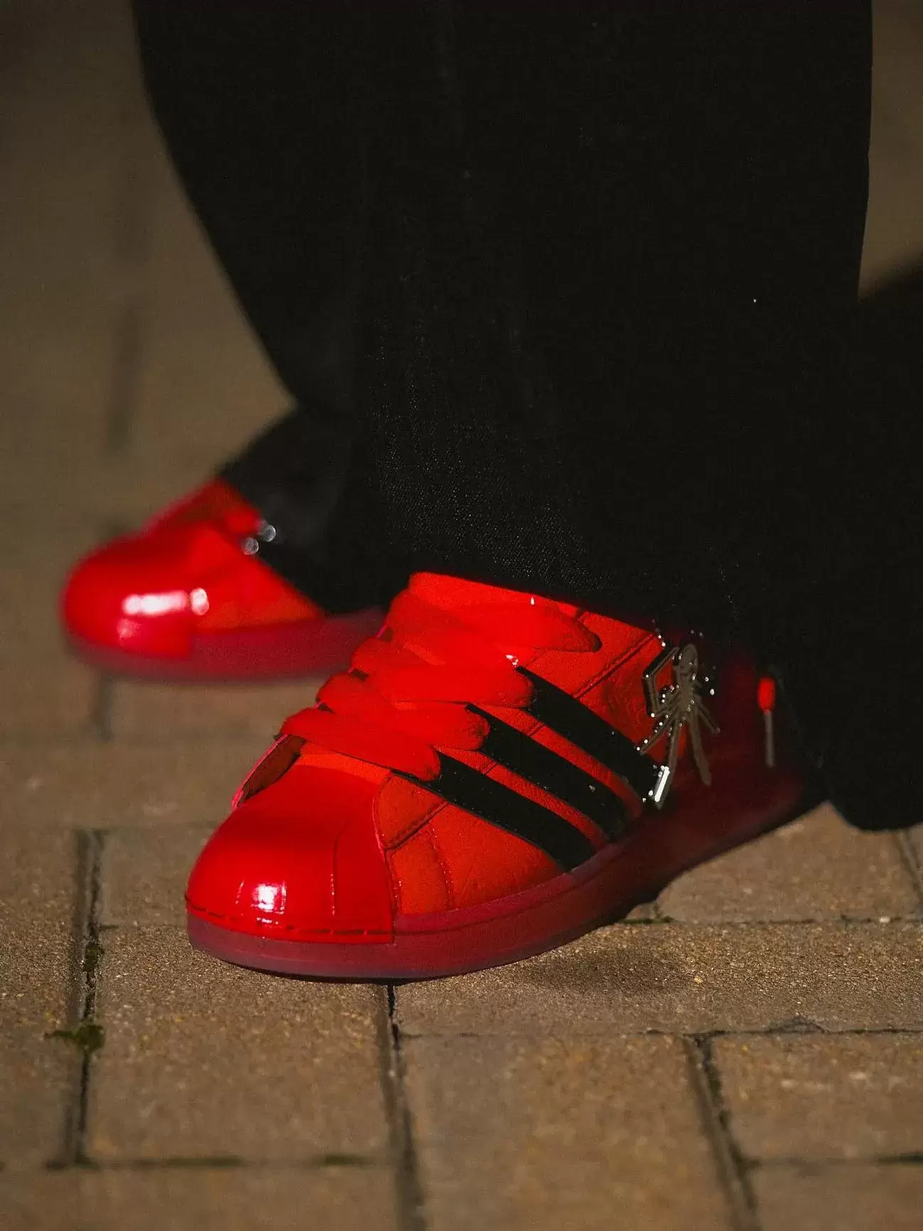 adidas superstar, adidas - 拉明-亞馬爾亮相 Sp5der x adidas Superstar "紅色 "配色系列