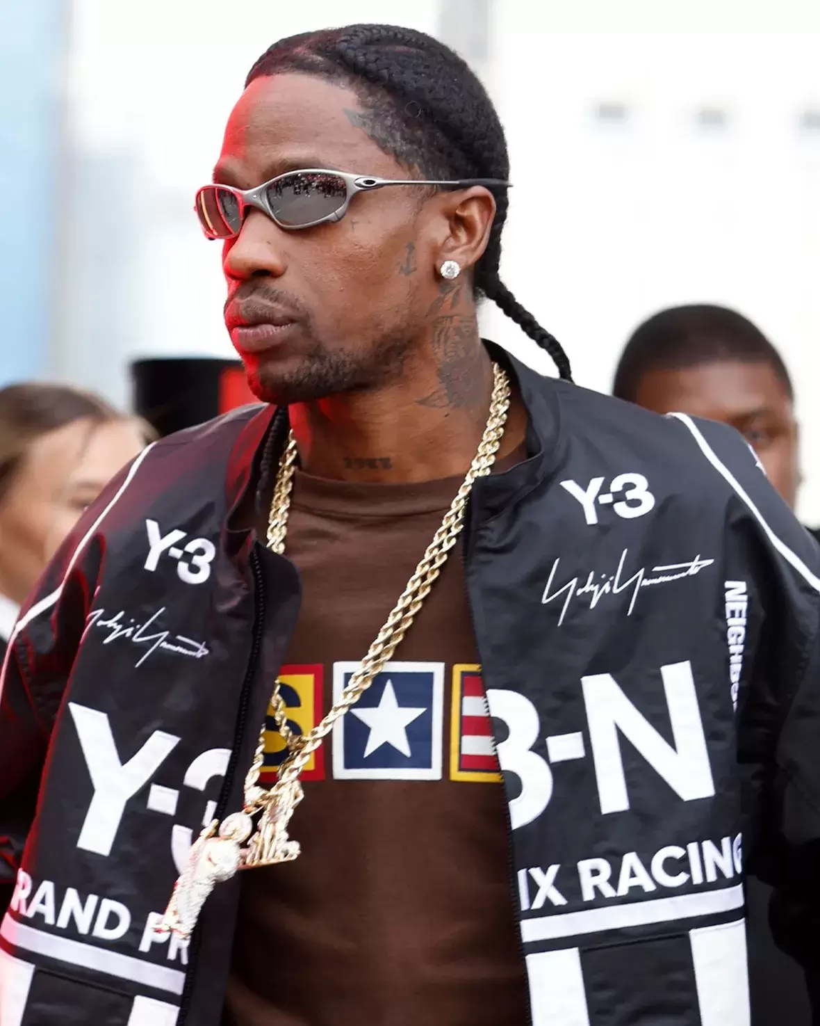 Travis Scott, Jordan Brand, adidas Y-3, adidas - 特拉維斯-斯科特身着阿迪達斯 Y-3 亮相拉斯維加斯 F1，引發 Jumpman 退出傳聞