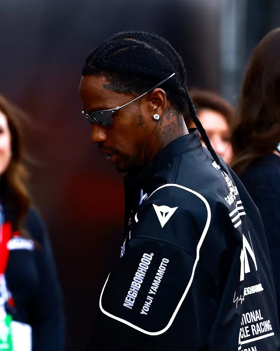 Travis Scott, Jordan Brand, adidas Y-3, adidas - 特拉維斯-斯科特身着阿迪達斯 Y-3 亮相拉斯維加斯 F1，引發 Jumpman 退出傳聞