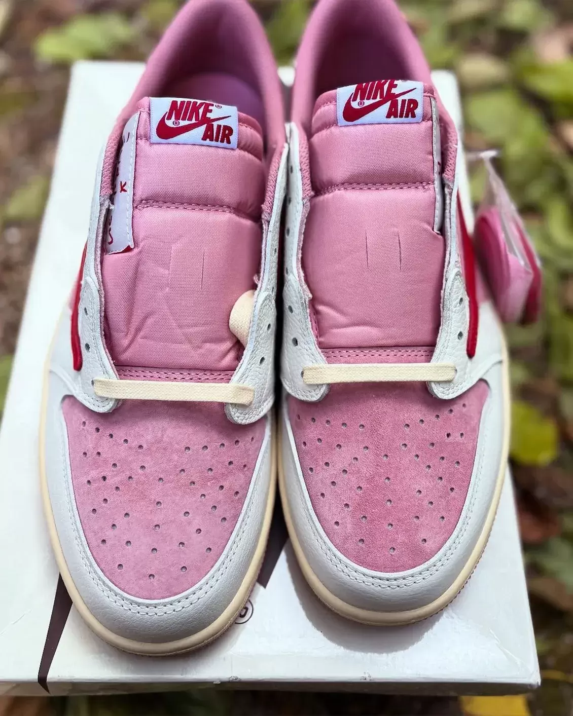 特拉維斯-斯科特 x Air Jordan 1 Low OG "Shy Pink" 2026 年夏季發佈 Travis Scott Air Jordan 1, Travis Scott, Air Jordan 1 Low, Air Jordan 1 - 特拉維斯-斯科特 x Air Jordan 1 Low OG "Shy Pink" 2026 年夏季發佈