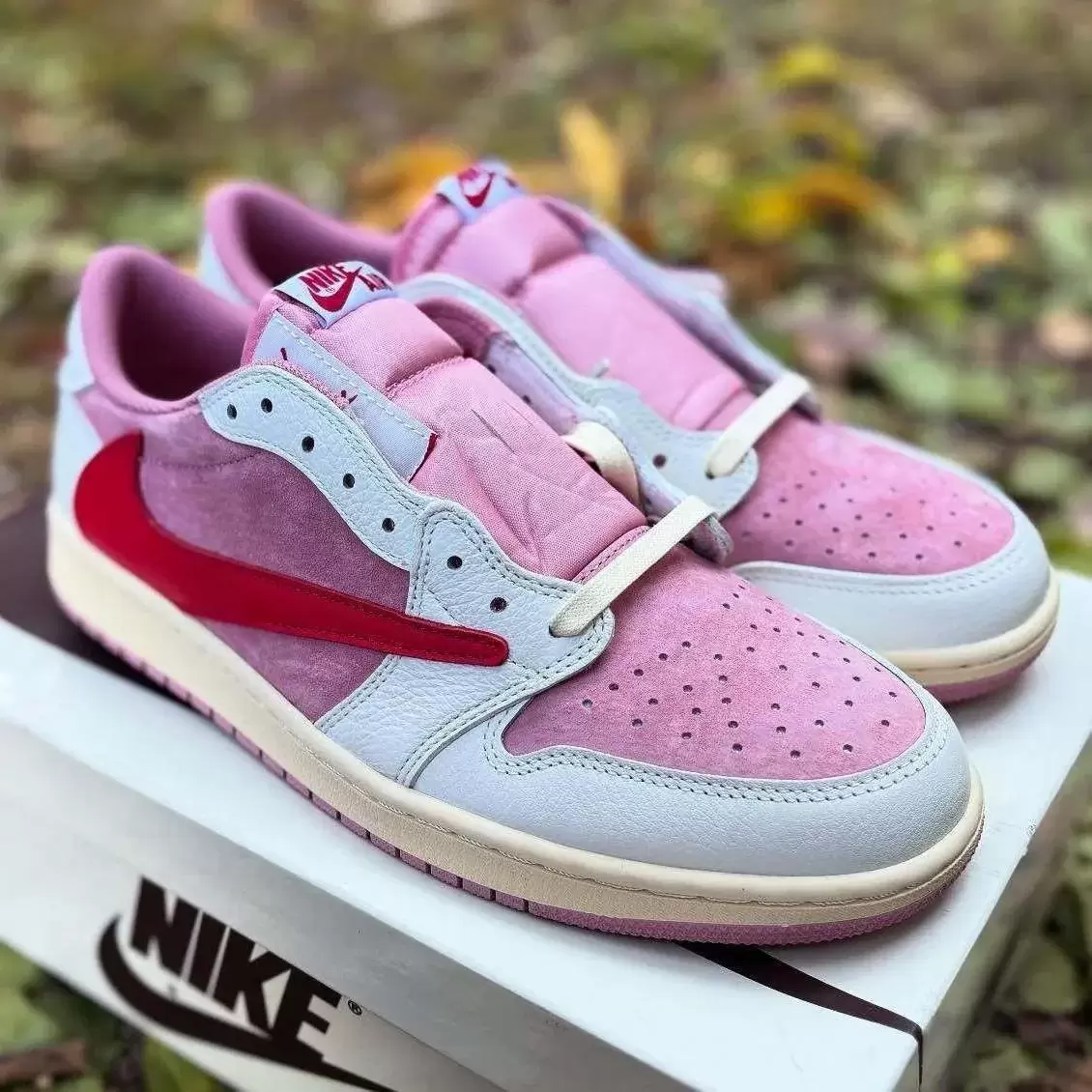 特拉維斯-斯科特 x Air Jordan 1 Low OG "Shy Pink" 2026 年夏季發佈 Travis Scott Air Jordan 1, Travis Scott, Air Jordan 1 Low, Air Jordan 1 - 特拉維斯-斯科特 x Air Jordan 1 Low OG "Shy Pink" 2026 年夏季發佈
