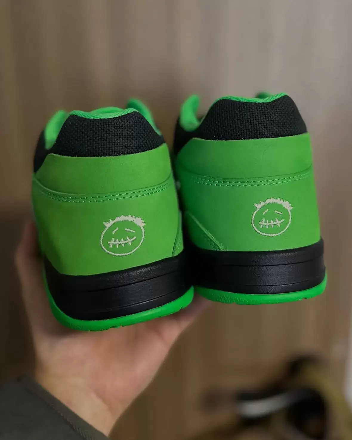 Travis Scott, Nike, Jordan Jumpman Jack, Jordan Brand - 特拉維斯-斯科特 x 喬丹跳躍者傑克 "綠色火花 "2026 年春季發佈