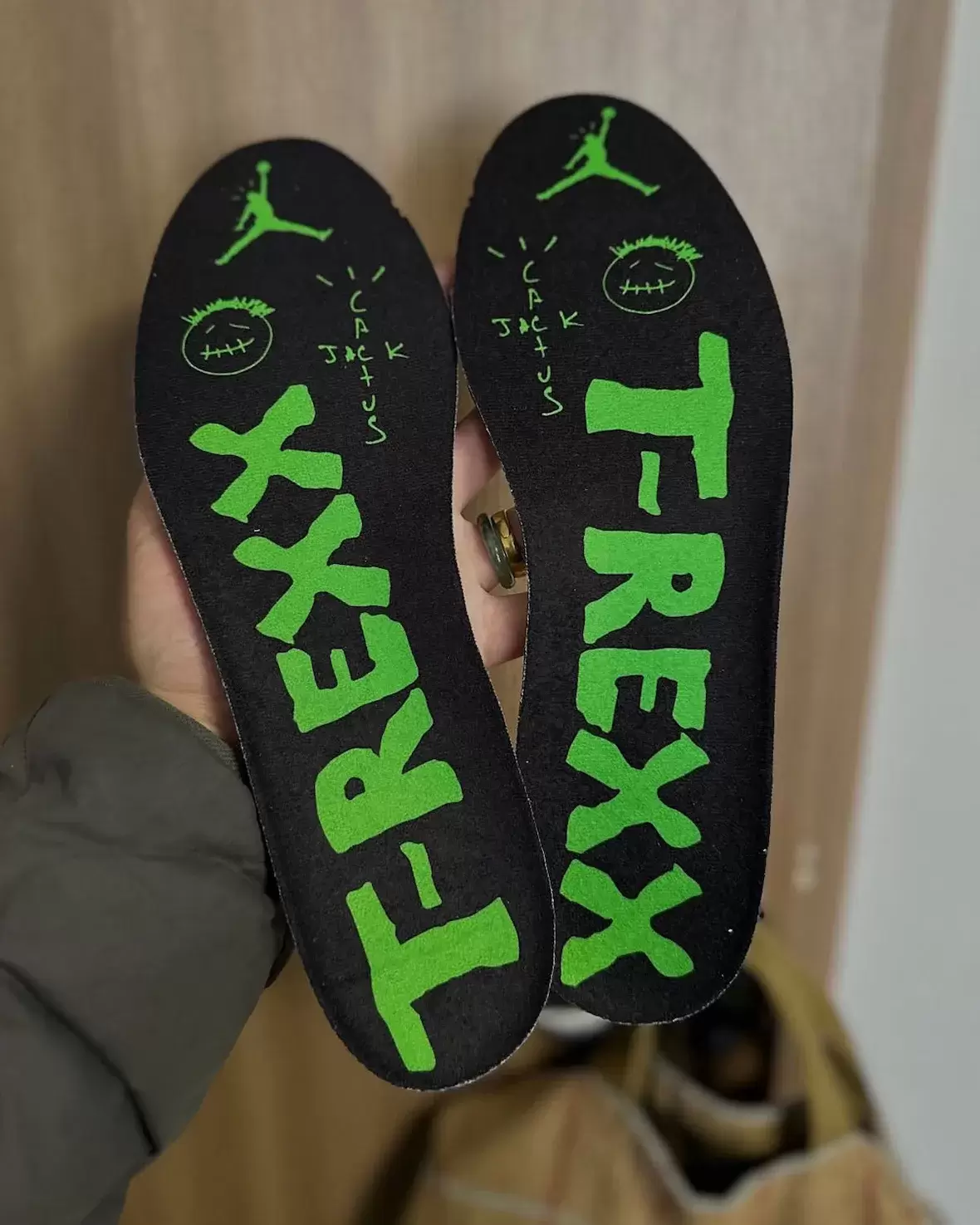 Travis Scott, Nike, Jordan Jumpman Jack, Jordan Brand - 特拉維斯-斯科特 x 喬丹跳躍者傑克 "綠色火花 "2026 年春季發佈