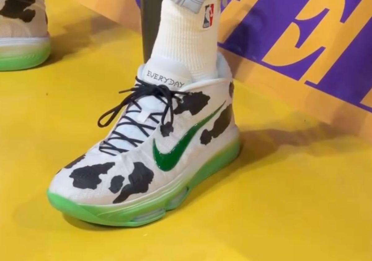 維克托-溫班亞馬展示 "牛印 "耐克 GT Hustle 3 Victor Wembanyama, Nike GT Hustle 3, Nike - 維克托-溫班亞馬展示 "牛印 "耐克 GT Hustle 3