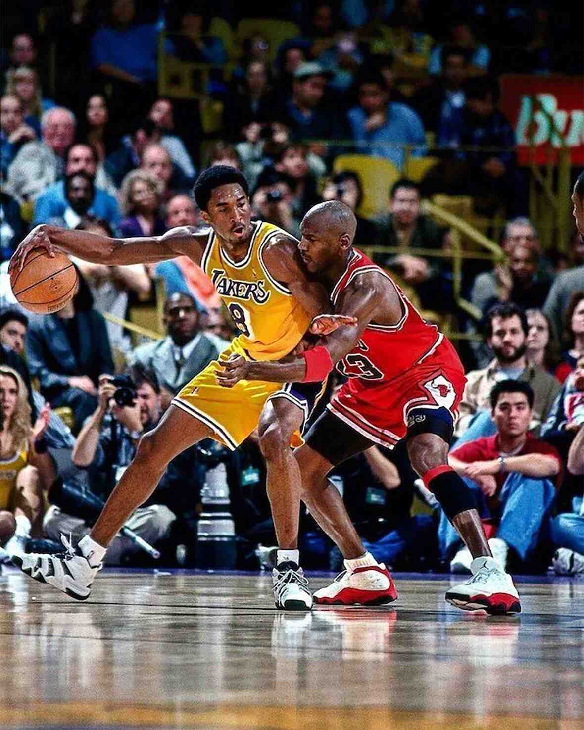 Michael Jordan guarding Kobe Bryant while wearing the Air Jordan 13 OG True Red Chicago colorway from 1998. Michael Jordan guarding Kobe Bryant while wearing the Air Jordan 13 OG True Red Chicago colorway from 1998.