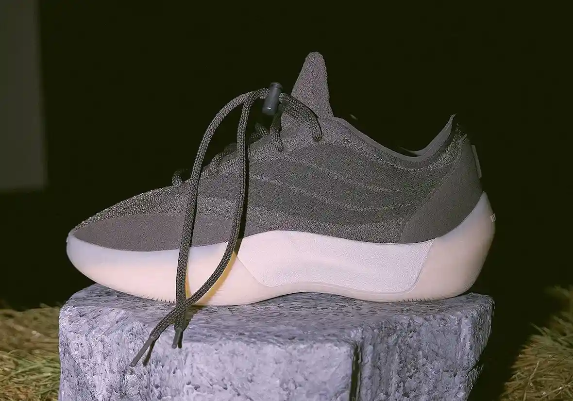 阿迪達斯天神之懼競技籃球 III，奧斯卡-卡斯蒂略（Oscar Castillo）提供