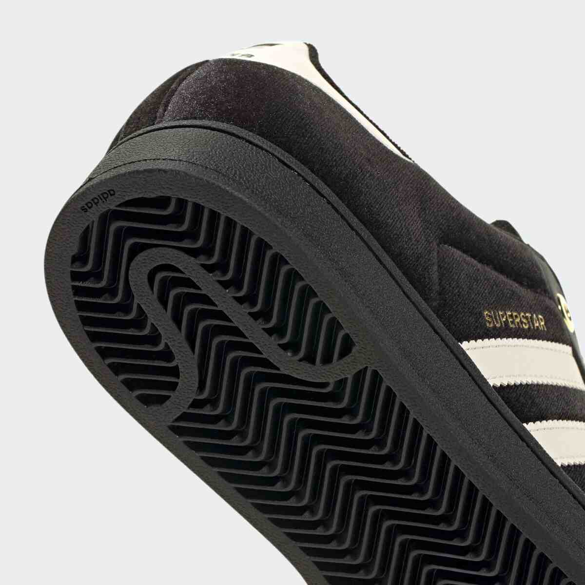 adidas superstar, adidas - adidas Superstar "天鵝絨與緞面 "為經典款式帶來柔軟奢華的升級體驗