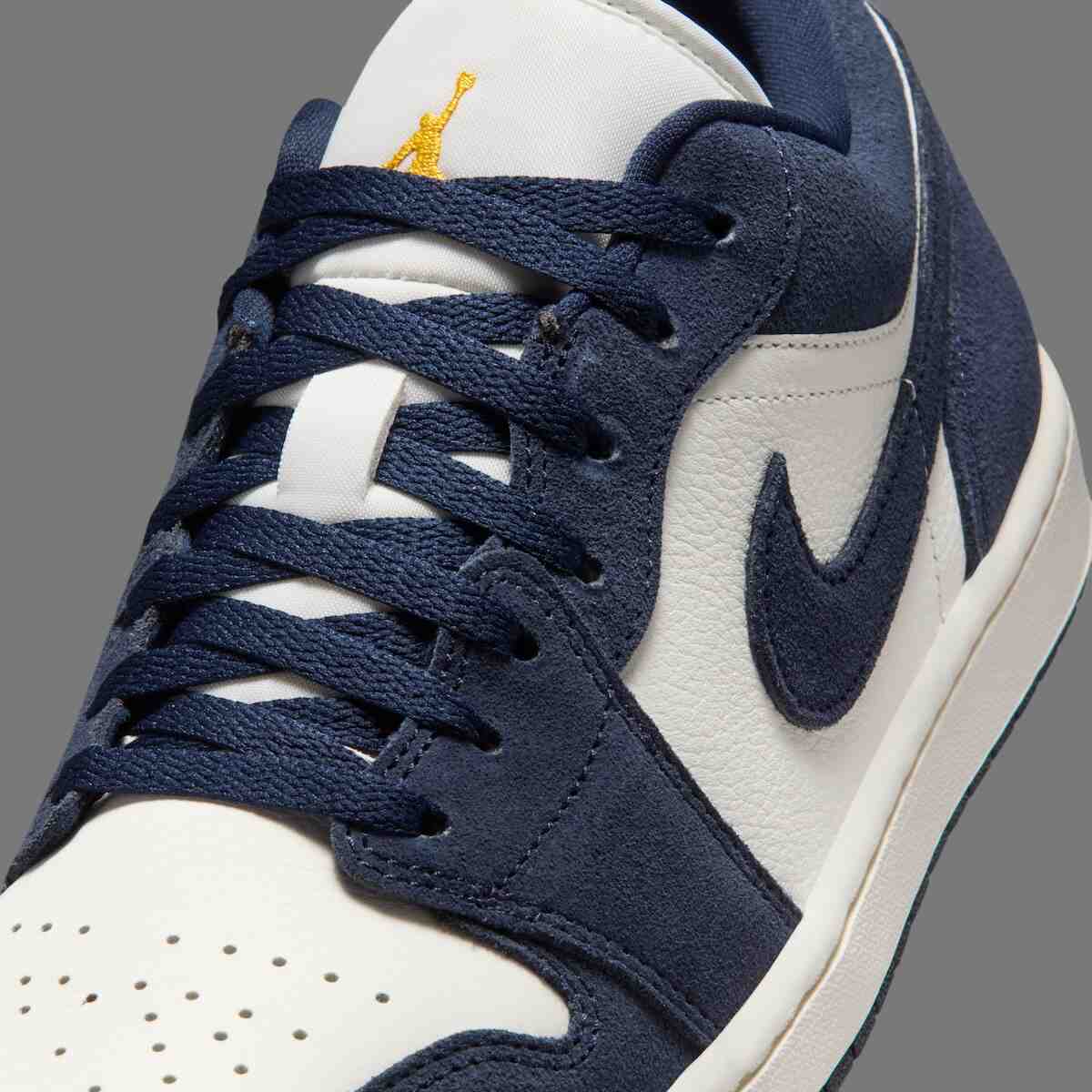 黑曜石色麂皮和帆布皮革閃亮登場 Air Jordan 1 Low Air Jordan 1 Low, Air Jordan 1, Air Jordan - 黑曜石色麂皮和帆布皮革閃亮登場 Air Jordan 1 Low