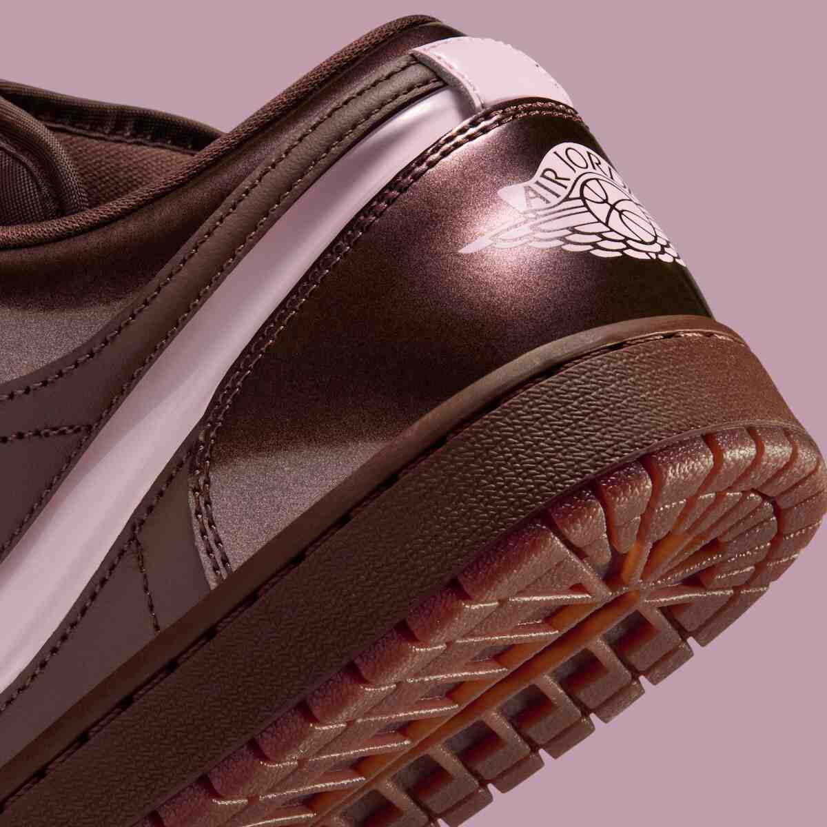 Air Jordan 1 Low "情人節 "系列摒棄了粉色,換上了濃郁的巧克力棕色。 Air Jordan 1 Low, Air Jordan 1, Air Jordan - Air Jordan 1 Low "情人節 "系列摒棄了粉色,換上了濃郁的巧克力棕色。