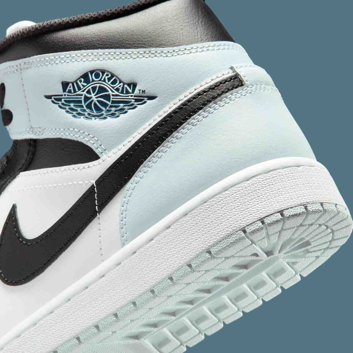 Air Jordan 1 Mid "中隊藍 "重現黑趾風格 Air Jordan 1 Mid, Air Jordan 1, Air Jordan - Air Jordan 1 Mid "中隊藍 "重現黑趾風格