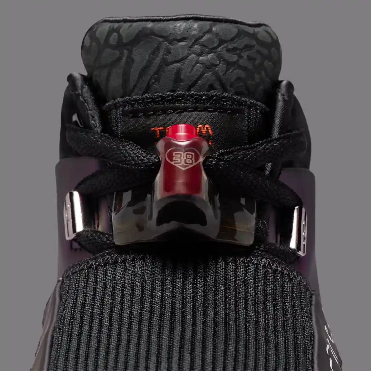 Air Jordan 17 "Doernbecher "將於 2026 年春季發佈,靈感來自 Zach Rumbaugh 的設計 Nike Doernbecher Freestyle, Air Jordan 17, Air Jordan 1, Air Jordan - Air Jordan 17 "Doernbecher "將於 2026 年春季發佈,靈感來自 Zach Rumbaugh 的設計