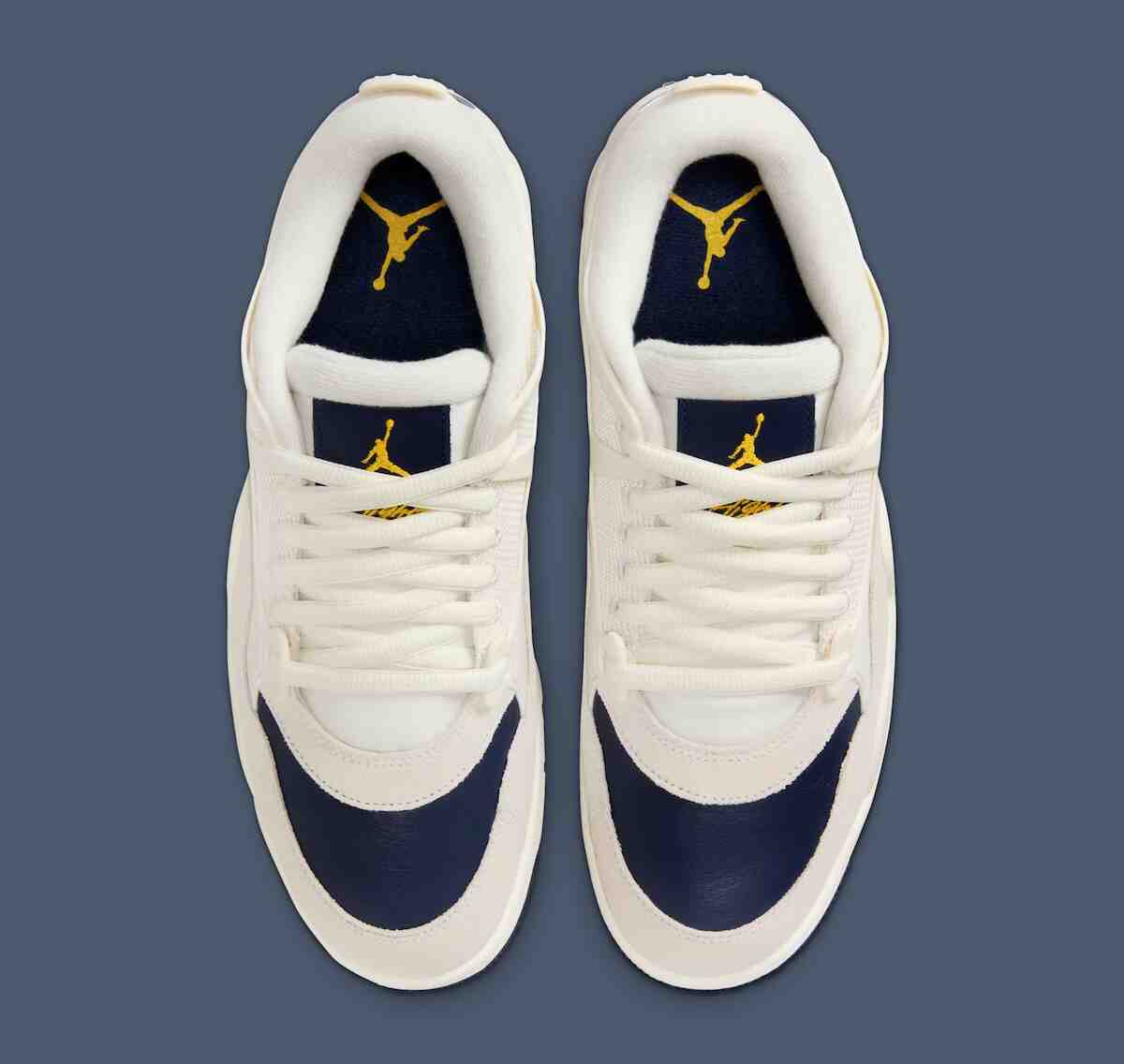 Air Jordan 4 RM "Sail/Midnight Navy" 帶有微妙的密歇根狼獾隊氣息 Air Jordan 4 RM, Air Jordan 4, Air Jordan - Air Jordan 4 RM "Sail/Midnight Navy" 帶有微妙的密歇根狼獾隊氣息