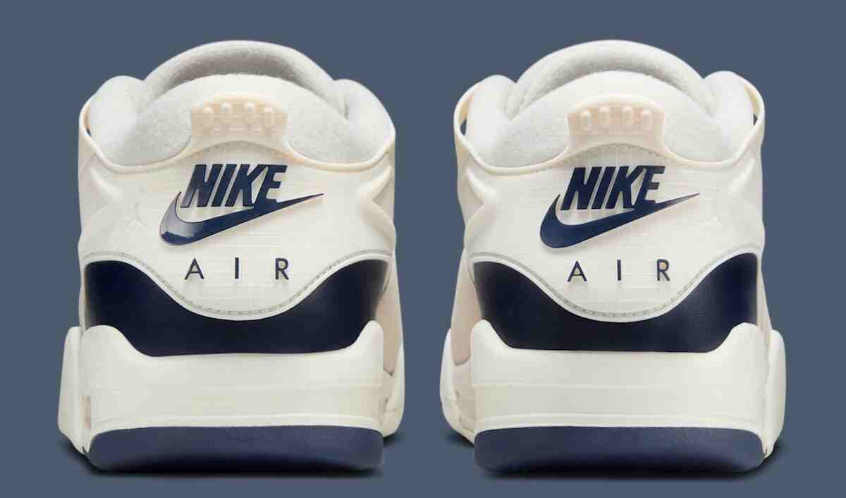 Air Jordan 4 RM "Sail/Midnight Navy" 帶有微妙的密歇根狼獾隊氣息 Air Jordan 4 RM, Air Jordan 4, Air Jordan - Air Jordan 4 RM "Sail/Midnight Navy" 帶有微妙的密歇根狼獾隊氣息