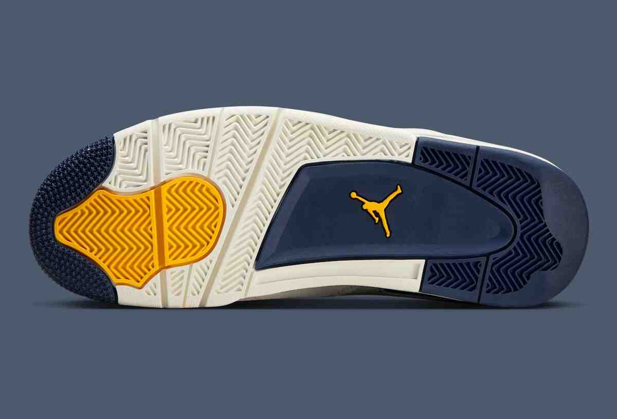 Air Jordan 4 RM "Sail/Midnight Navy" 帶有微妙的密歇根狼獾隊氣息 Air Jordan 4 RM, Air Jordan 4, Air Jordan - Air Jordan 4 RM "Sail/Midnight Navy" 帶有微妙的密歇根狼獾隊氣息