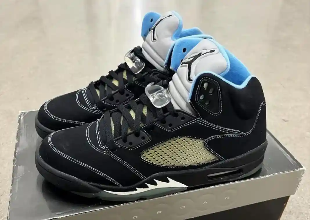 Nike, Air Jordan 5, Air Jordan - Air Jordan 5 "黑色/大學藍 "將於 2026 年 7 月回歸