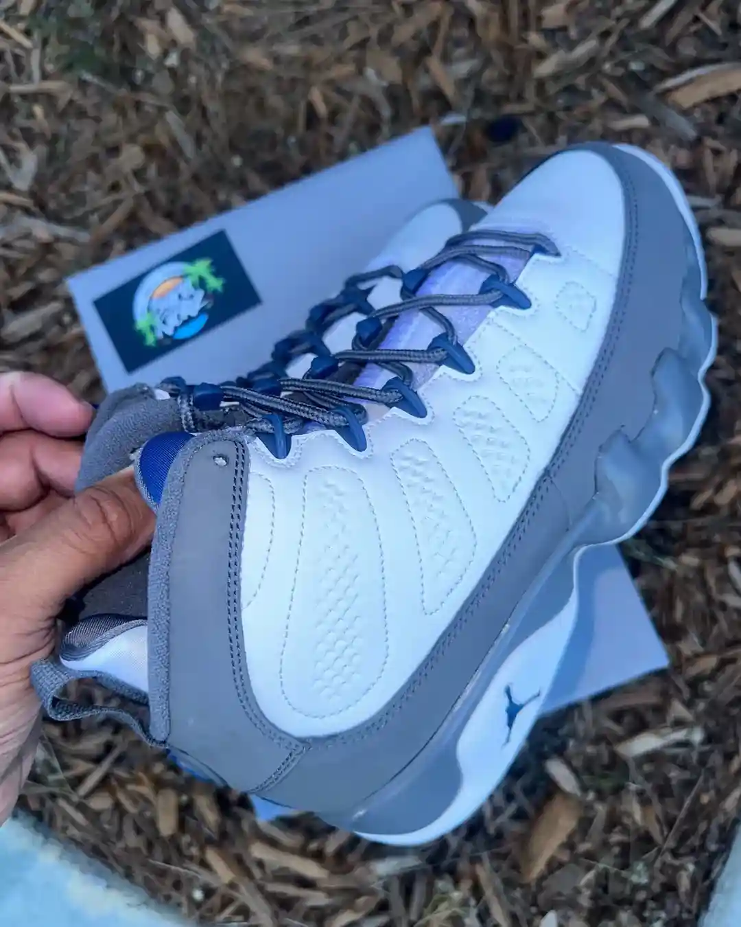 Nike, Air Jordan 9, Air Jordan - Air Jordan 9 "Flint Grey"（法國藍）將於 2026 年 1 月回歸