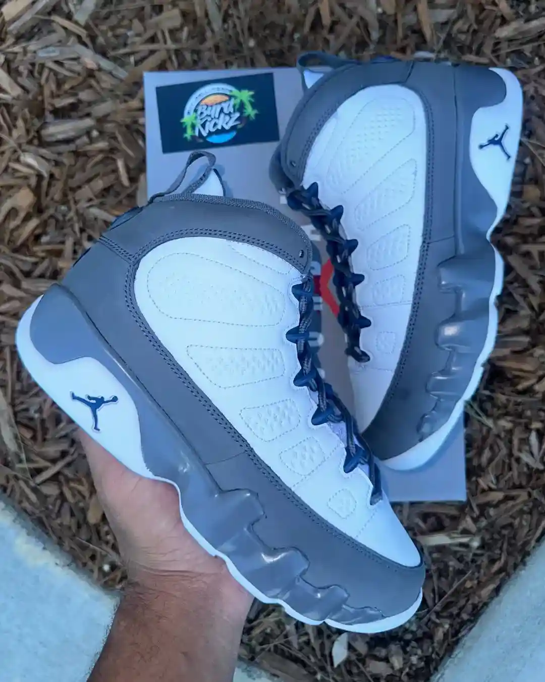 Nike, Air Jordan 9, Air Jordan - Air Jordan 9 "Flint Grey"（法國藍）將於 2026 年 1 月回歸