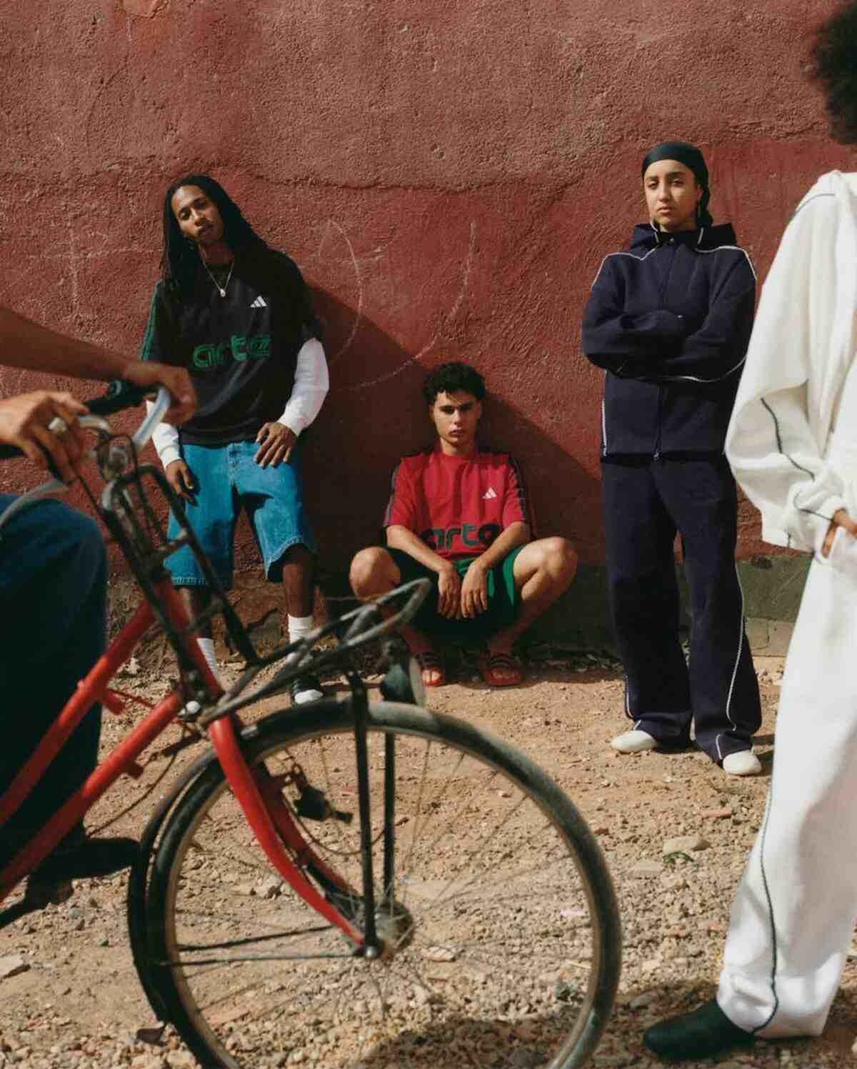 Arte x adidas SS26 將極簡設計與足球文化相結合 END, adidas - Arte x adidas SS26 將極簡設計與足球文化相結合