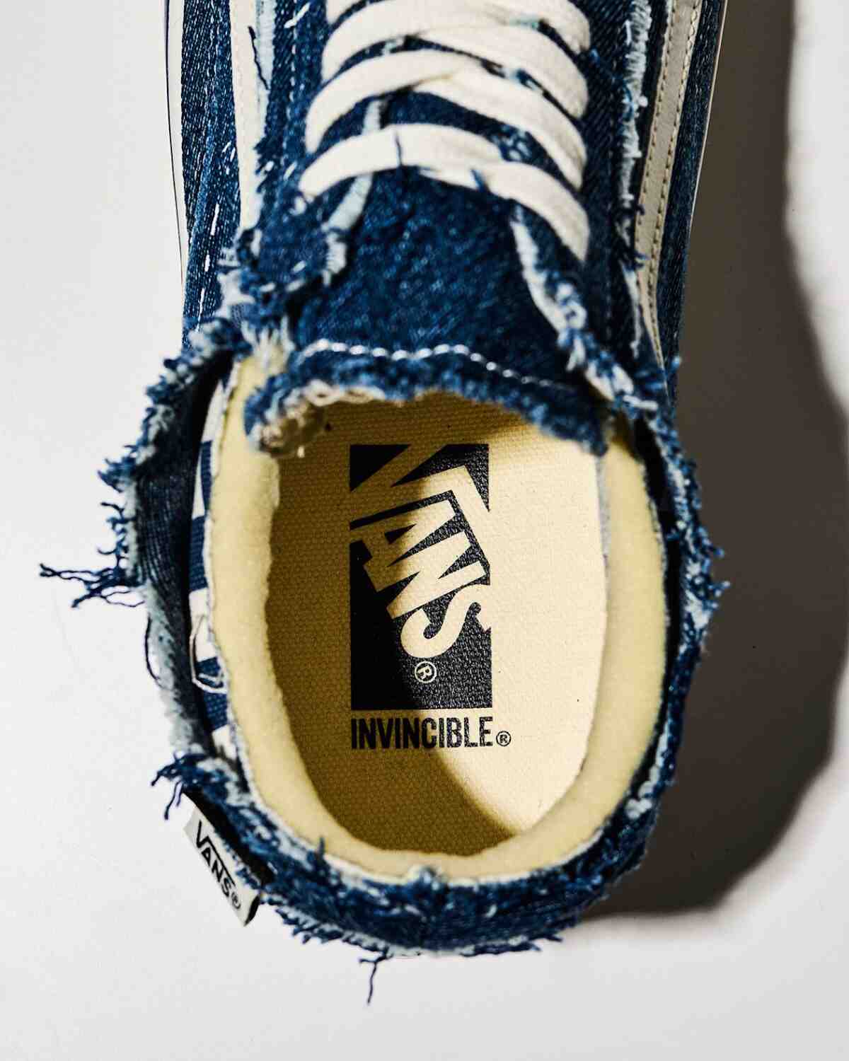 INVINCIBLE x Vans "Off The Rhyme "系列為 Old Skool 和 Sk8 Mid 帶來凹凸細節設計 Vans Sk8-Mid, Vans Old Skool, Vans - INVINCIBLE x Vans "Off The Rhyme "系列為 Old Skool 和 Sk8 Mid 帶來凹凸細節設計