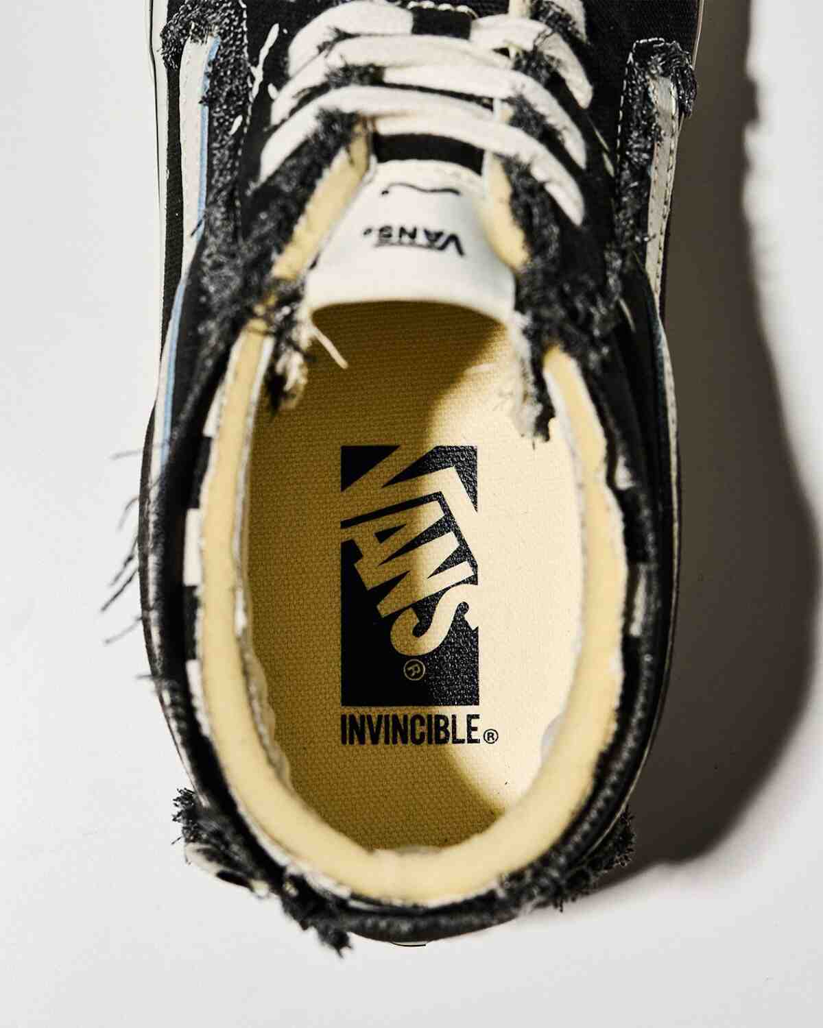 INVINCIBLE x Vans "Off The Rhyme "系列為 Old Skool 和 Sk8 Mid 帶來凹凸細節設計 Vans Sk8-Mid, Vans Old Skool, Vans - INVINCIBLE x Vans "Off The Rhyme "系列為 Old Skool 和 Sk8 Mid 帶來凹凸細節設計