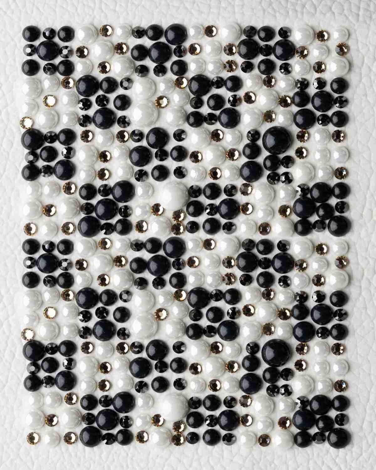 馬蒂亞斯-戈林斯(Mattias Gollins)以 750 美元的價格帶來了一款鑲滿寶石的 Vans Authentic。 Vans Authentic, Vans - 馬蒂亞斯-戈林斯(Mattias Gollins)以 750 美元的價格帶來了一款鑲滿寶石的 Vans Authentic。