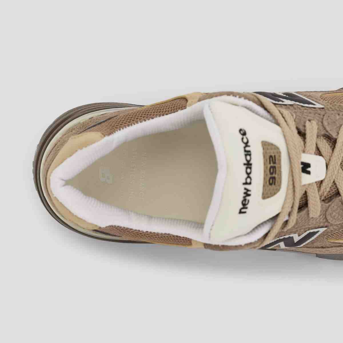 New Balance 992, New Balance - 新百倫 992 "漂流木 "12 月 11 日上市，蛇皮鑲嵌裝飾