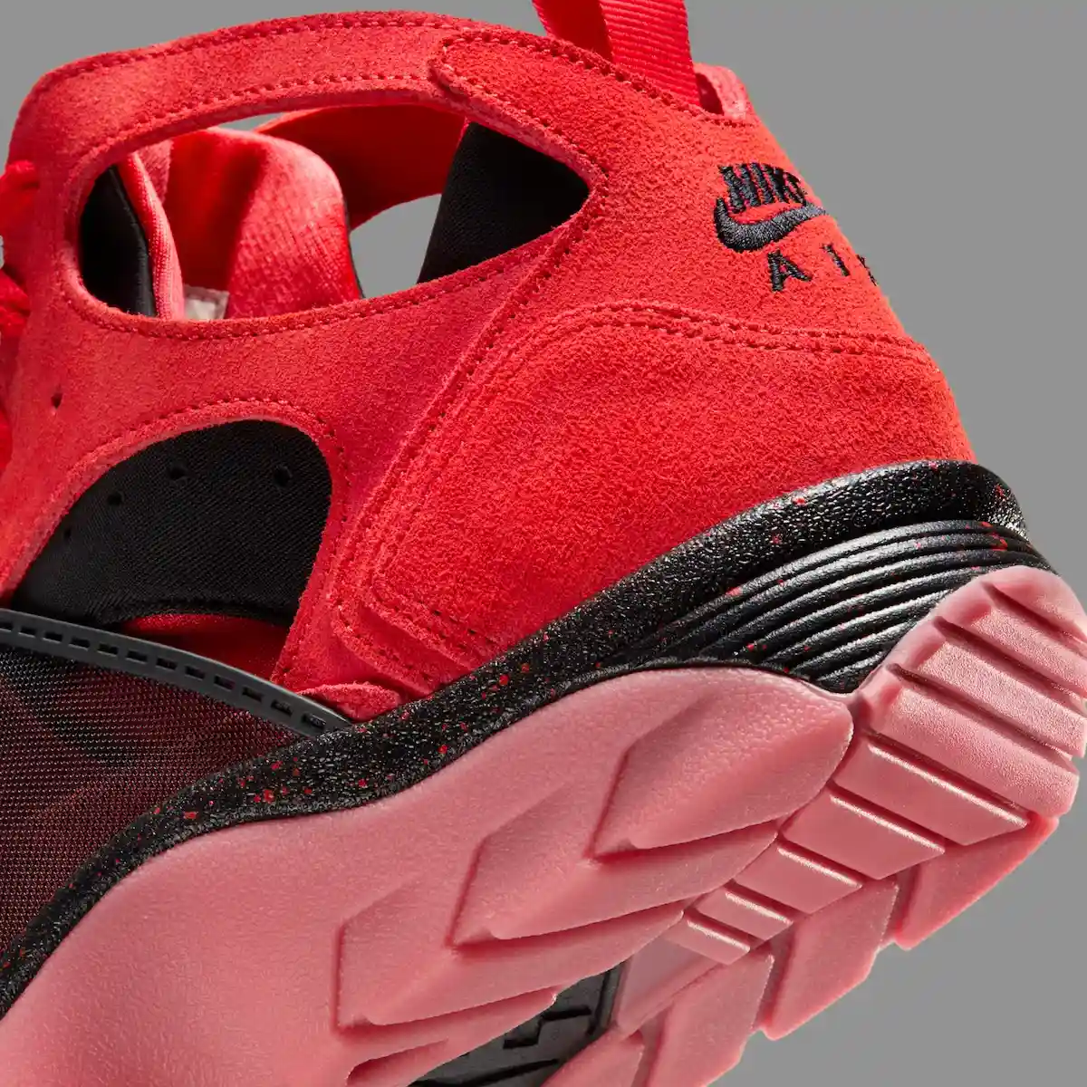 耐克 Air Trainer Huarache "挑戰紅 "2026 年春季發佈 Nike Air Trainer Huarache, Nike - 耐克 Air Trainer Huarache "挑戰紅 "2026 年春季發佈