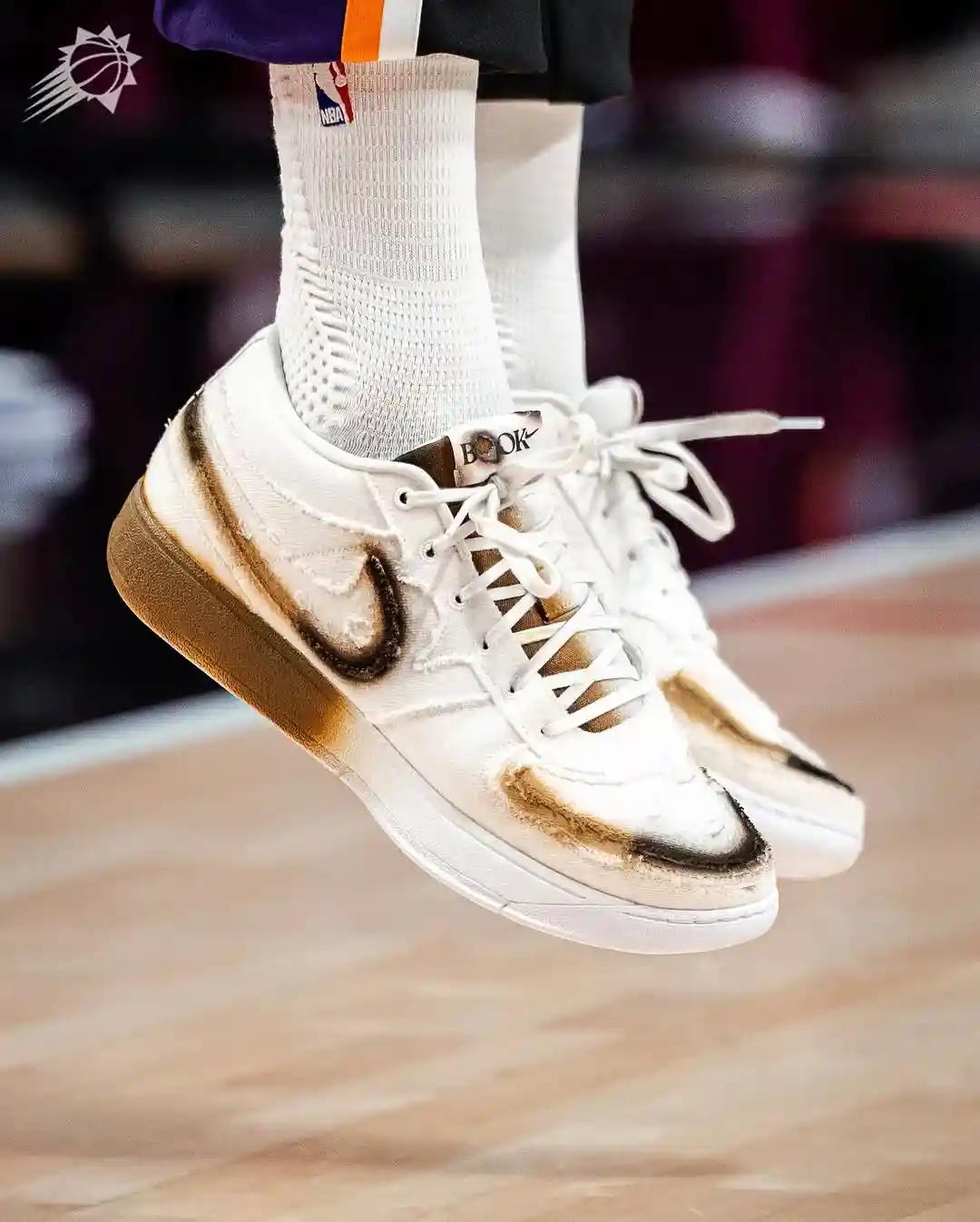 Nike Book 1, Nike, Devin Booker - 耐克圖書 1 "火炬 "配色標志着首款機型的最終篇章