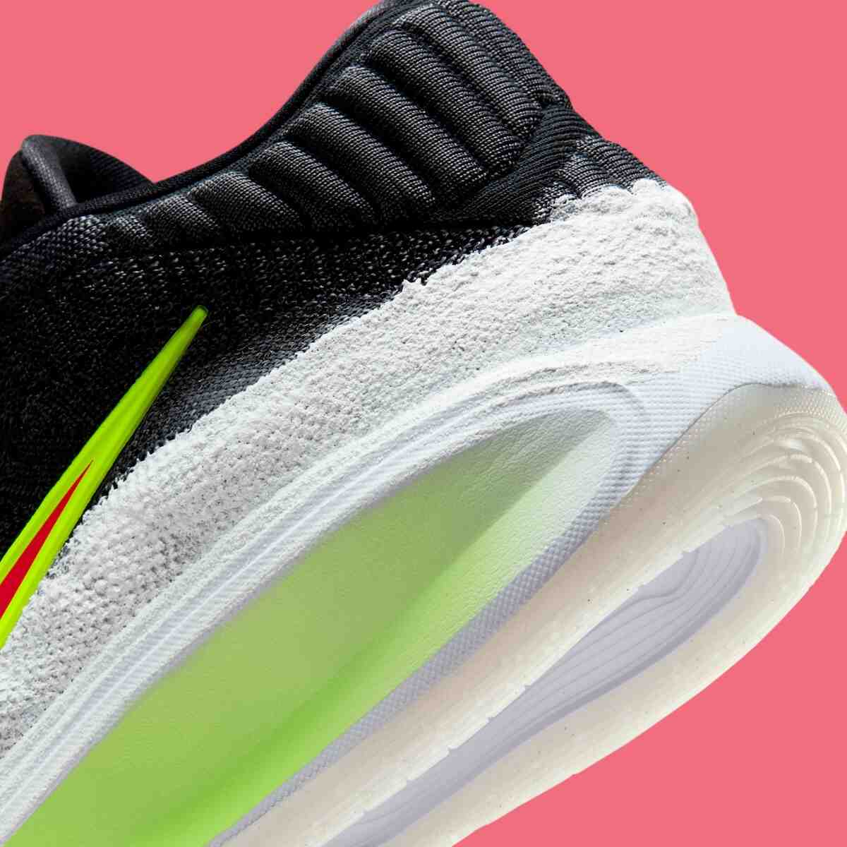 Victor Wembanyama x Nike GT Hustle 3 "聖誕節 "在鞋舌上印有雪球圖案 Victor Wembanyama, Nike GT Hustle 3, Nike - Victor Wembanyama x Nike GT Hustle 3 "聖誕節 "在鞋舌上印有雪球圖案