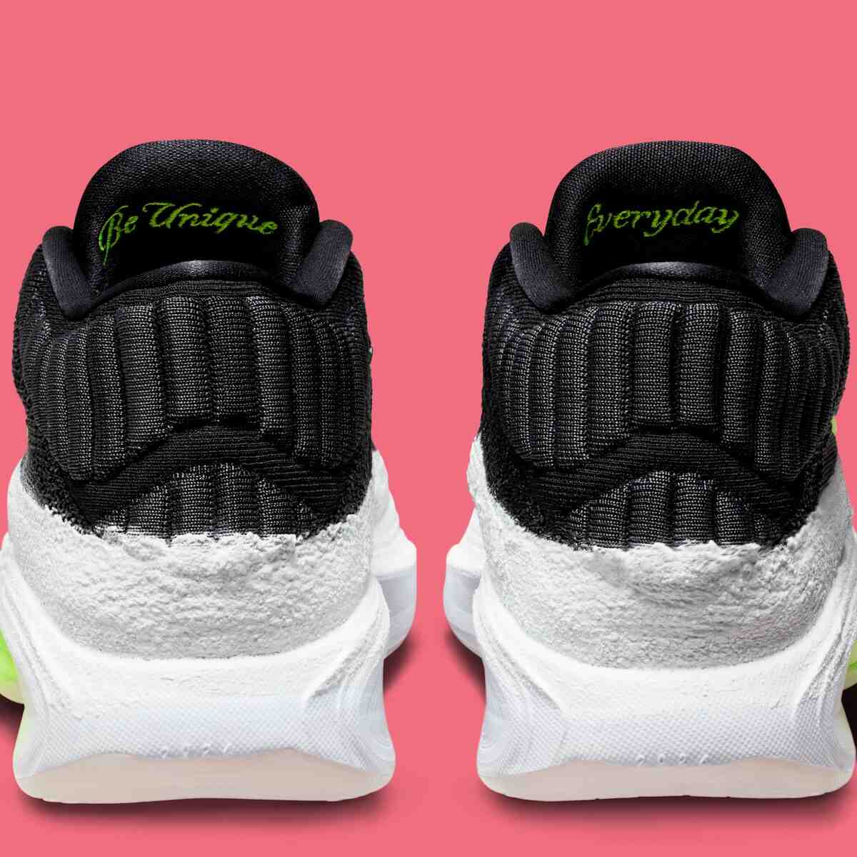 Victor Wembanyama x Nike GT Hustle 3 "聖誕節 "在鞋舌上印有雪球圖案 Victor Wembanyama, Nike GT Hustle 3, Nike - Victor Wembanyama x Nike GT Hustle 3 "聖誕節 "在鞋舌上印有雪球圖案