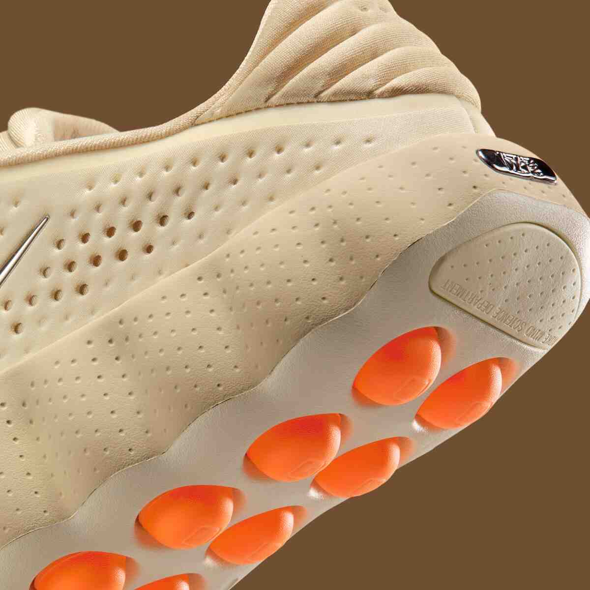 耐克 Mind 002 "淺卡其色 "首次亮相,鞋面採用雕刻工藝,鞋底色彩亮麗 Nike Mind 002, Nike - 耐克 Mind 002 "淺卡其色 "首次亮相,鞋面採用雕刻工藝,鞋底色彩亮麗