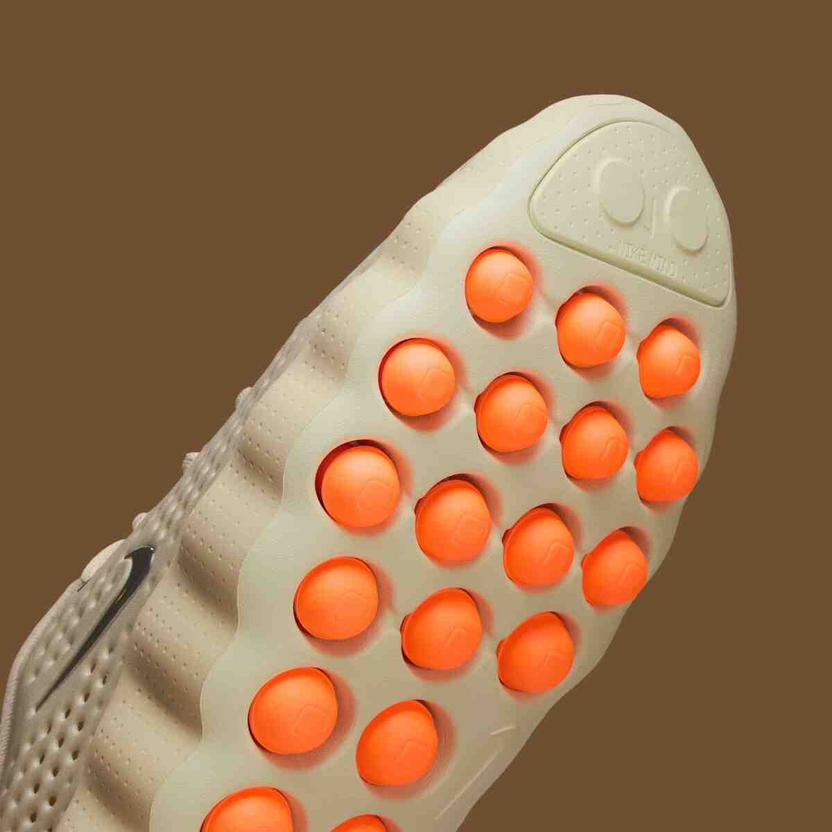 耐克 Mind 002 "淺卡其色 "首次亮相,鞋面採用雕刻工藝,鞋底色彩亮麗 Nike Mind 002, Nike - 耐克 Mind 002 "淺卡其色 "首次亮相,鞋面採用雕刻工藝,鞋底色彩亮麗