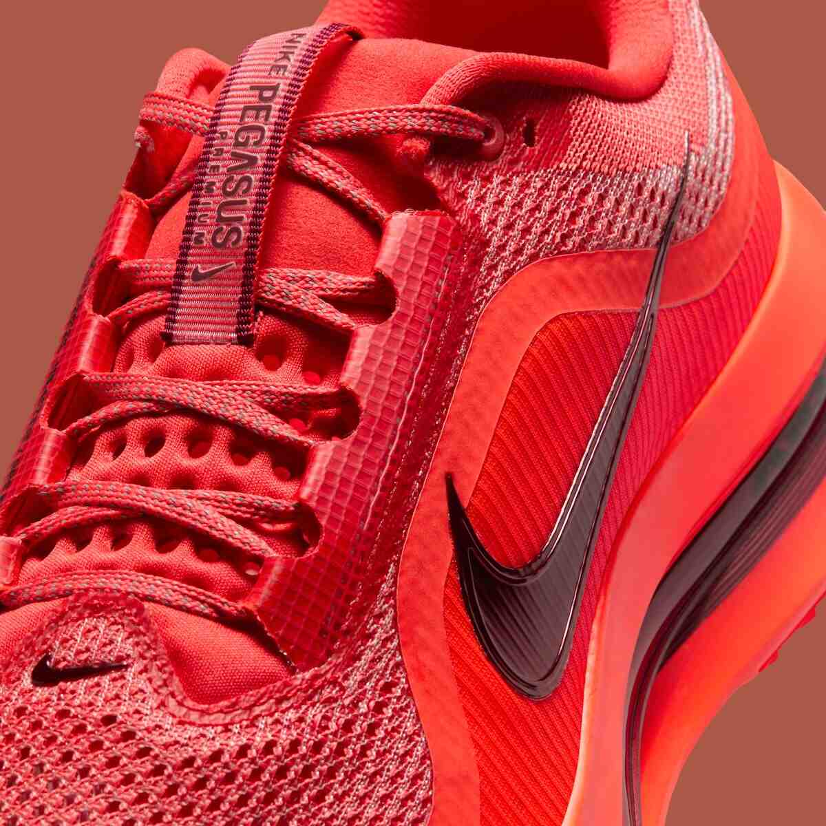 耐克 Pegasus Premium 以鮮明的深紅色調點亮 2026 年 Nike Pegasus Premium, Nike - 耐克 Pegasus Premium 以鮮明的深紅色調點亮 2026 年
