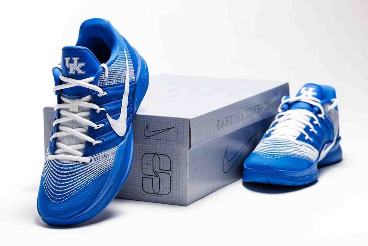 Nike Sabrina 3, Nike - 耐克 Sabrina 3 "肯塔基 "PE 將野貓藍帶到中心球場