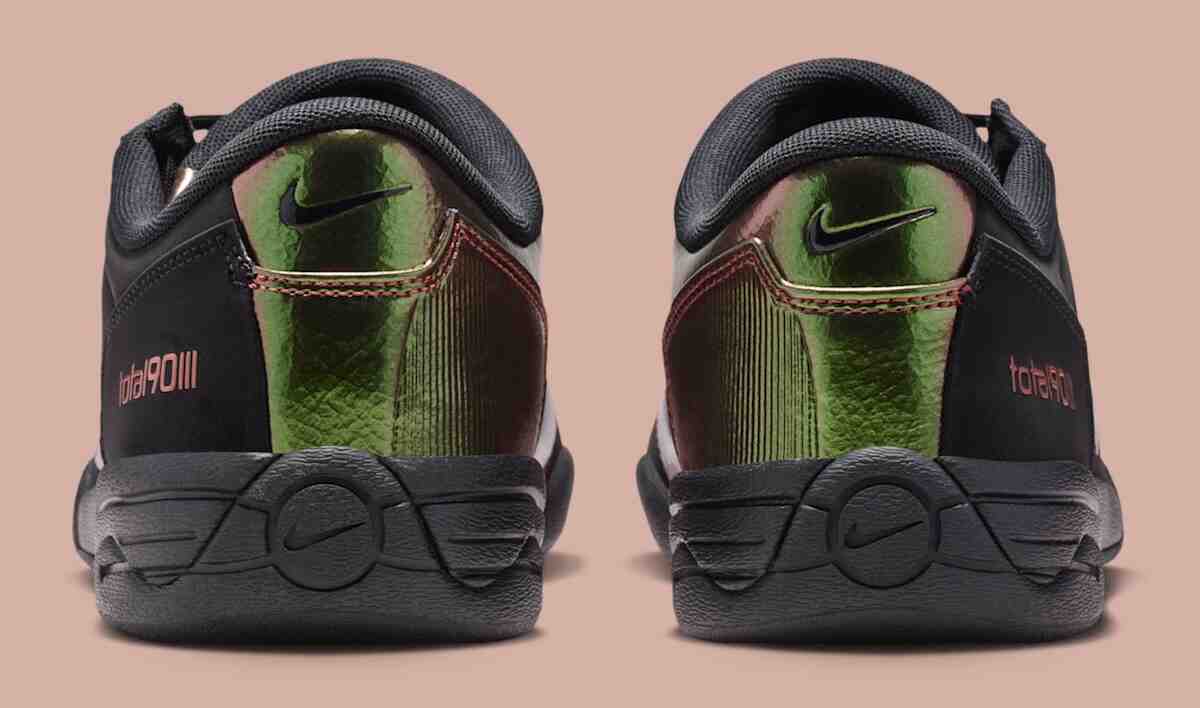 耐克 TOTAL 90 III "黑/紅深褐色 "為室內帶來暗色金屬風情 Nike Total 90 III, Nike Total 90, Nike - 耐克 TOTAL 90 III "黑/紅深褐色 "為室內帶來暗色金屬風情