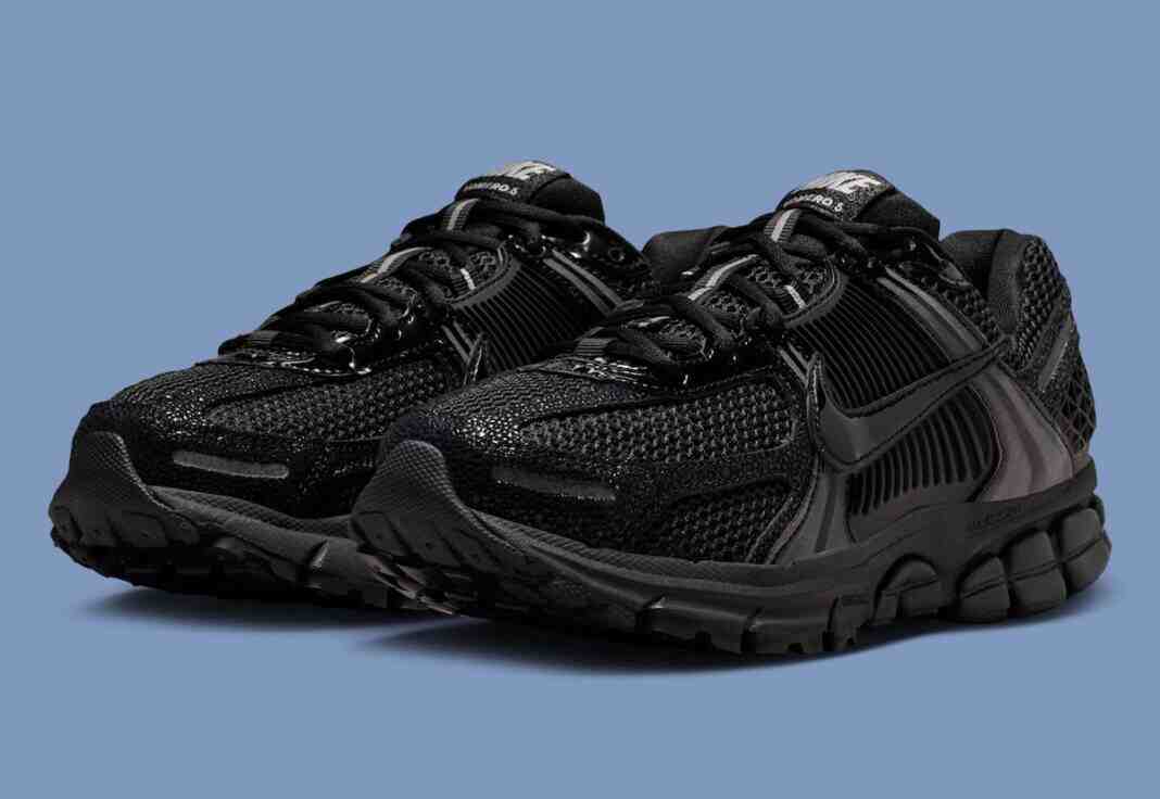 Nike Vomero Plus, Nike - 耐克 Vomero 5 黑色漆皮款亮相