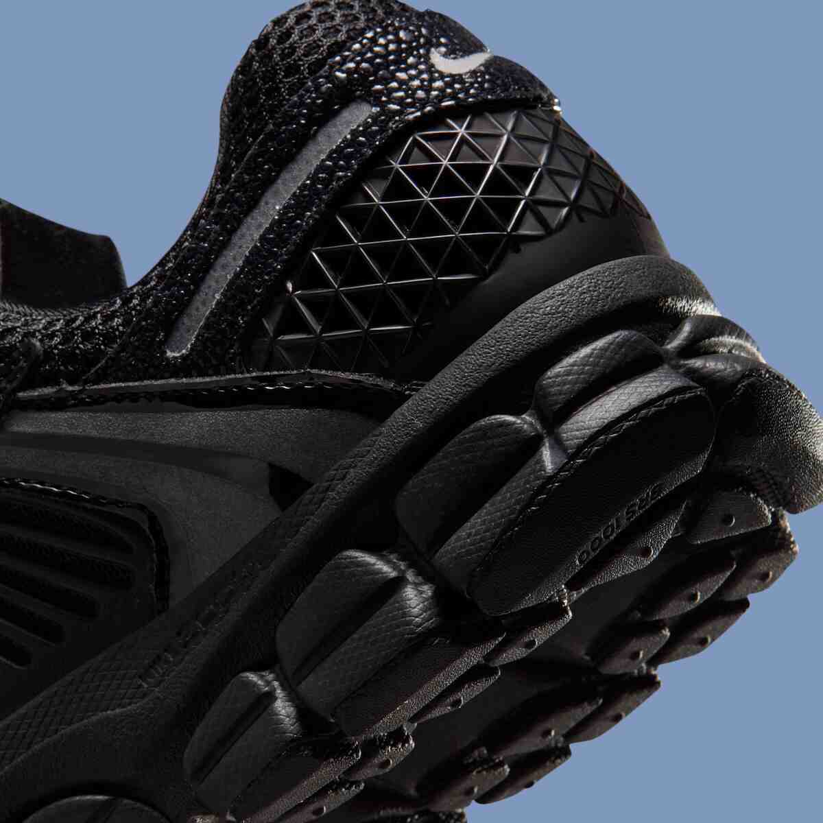 耐克 Vomero 5 黑色漆皮款亮相 Nike Vomero Plus, Nike - 耐克 Vomero 5 黑色漆皮款亮相