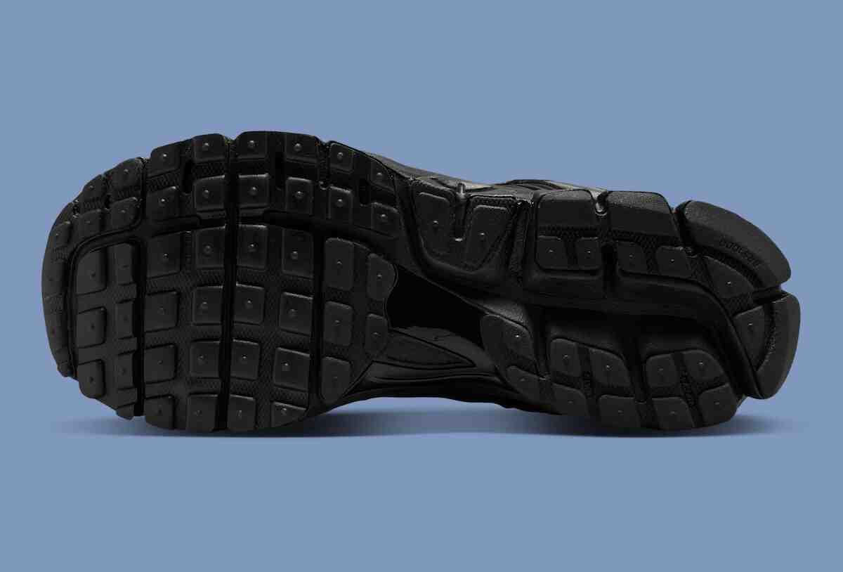 耐克 Vomero 5 黑色漆皮款亮相 Nike Vomero Plus, Nike - 耐克 Vomero 5 黑色漆皮款亮相