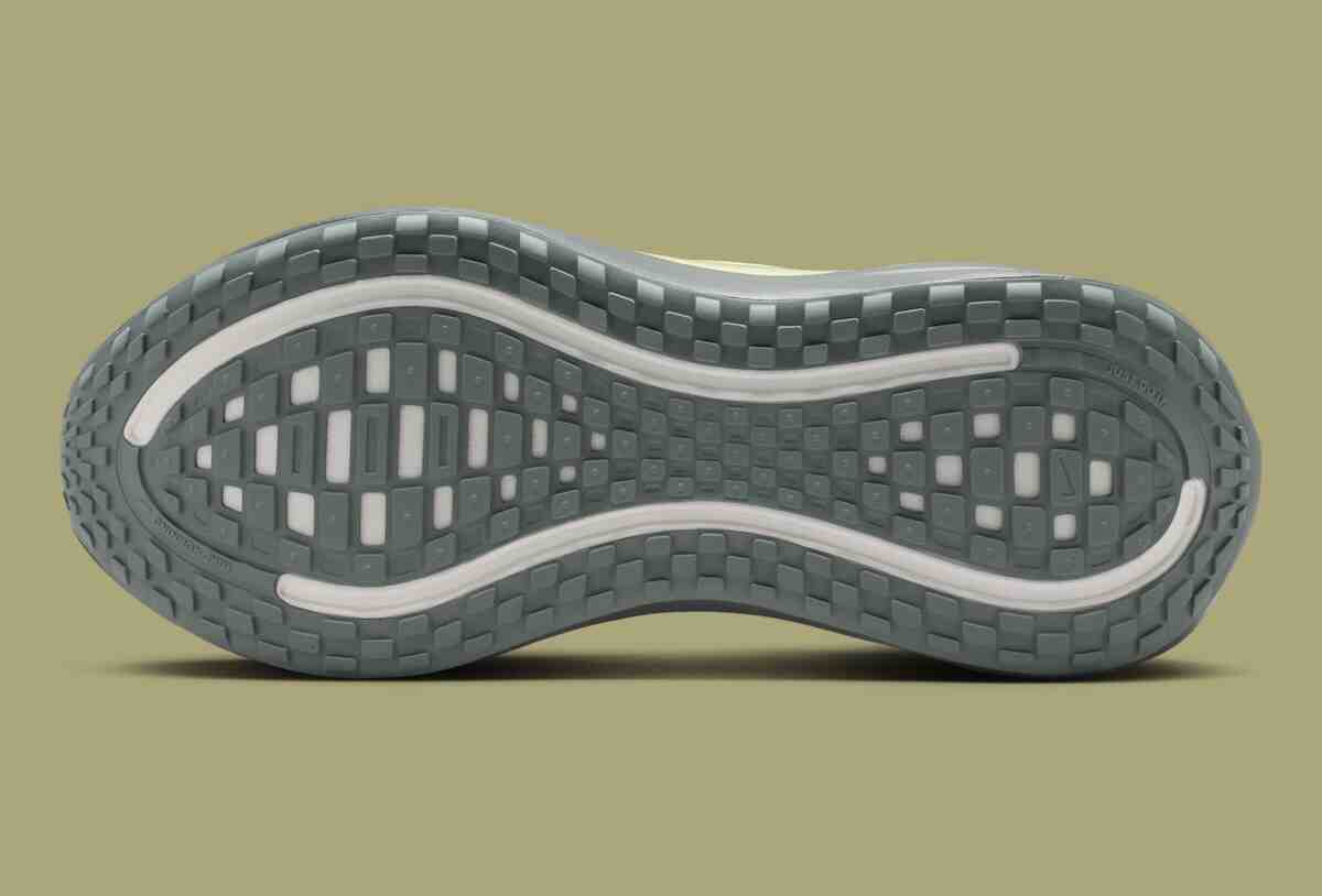 耐克 Vomero Plus "生命石灰 "閃耀宇宙風采 Nike Vomero Plus, Nike - 耐克 Vomero Plus "生命石灰 "閃耀宇宙風采