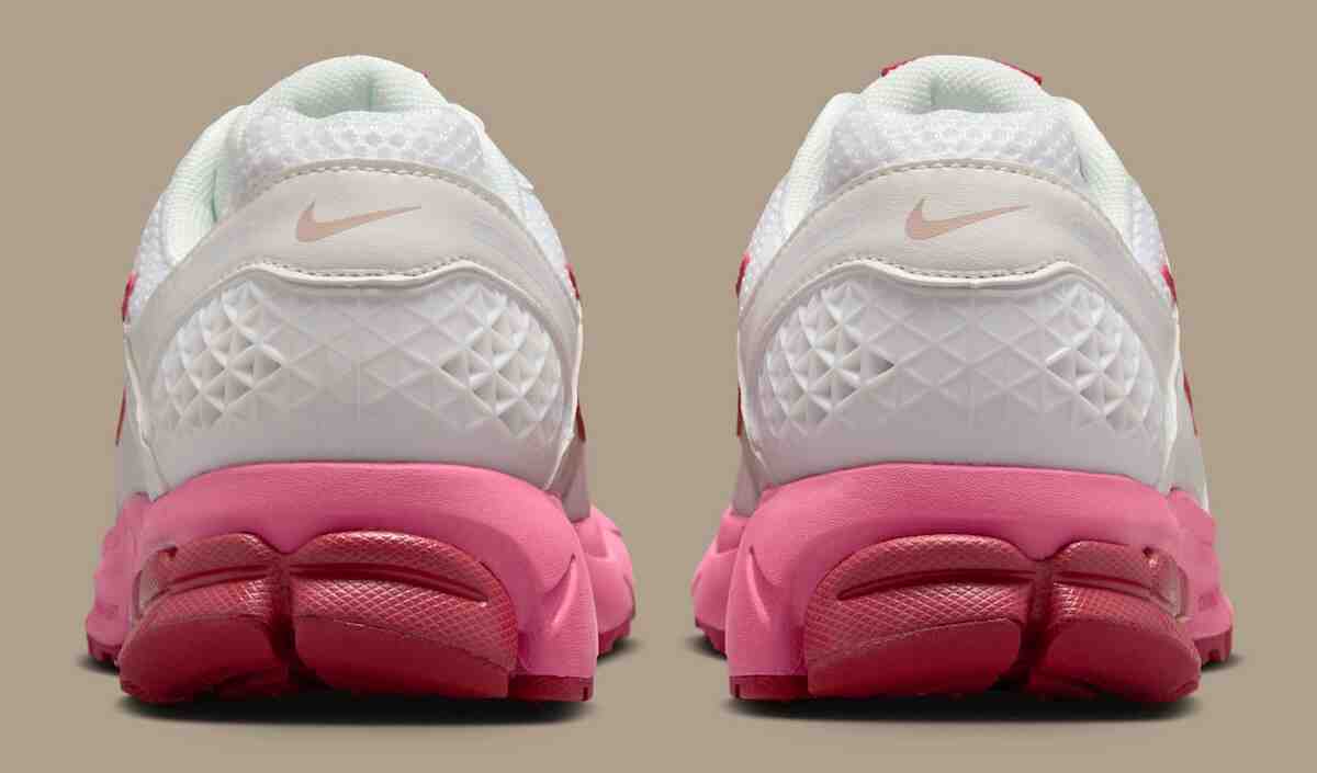 Nike Zoom Vomero 5, Nike - 耐克 Zoom Vomero 5 "牡丹 "為新年做好准備