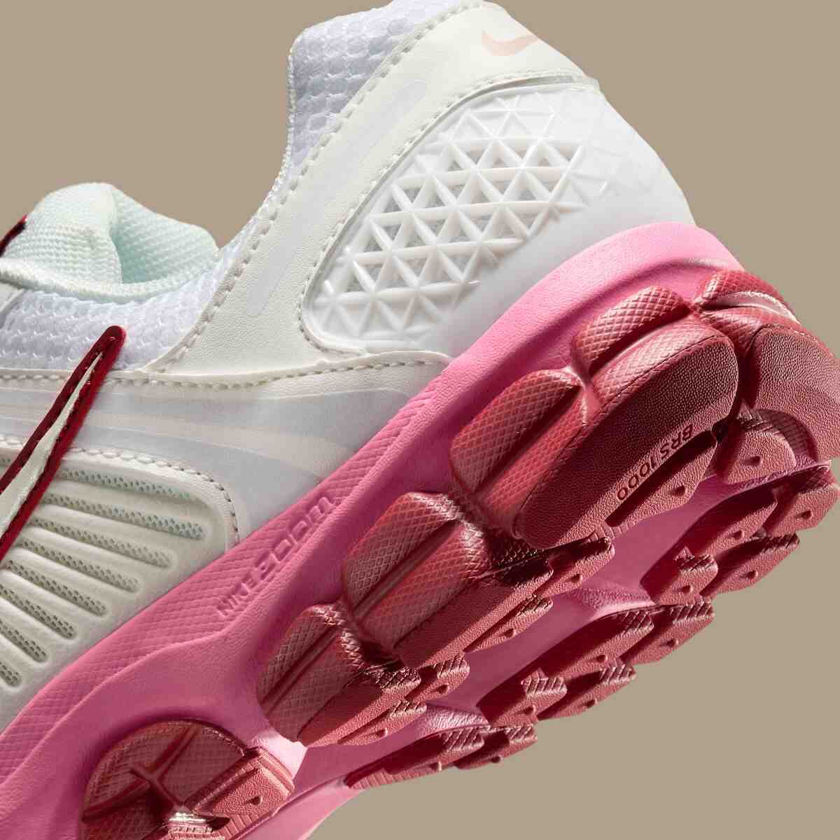 Nike Zoom Vomero 5, Nike - 耐克 Zoom Vomero 5 "牡丹 "為新年做好准備