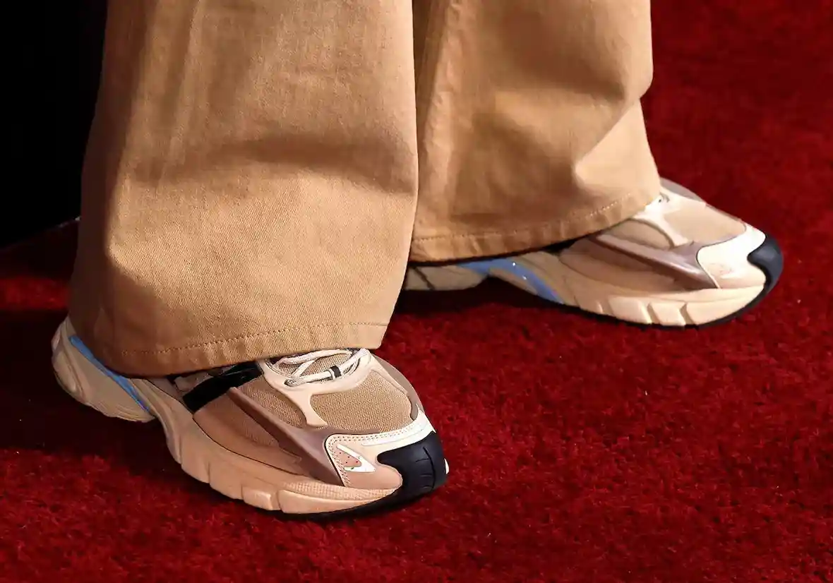 法瑞爾首推全新阿迪達斯水母 "棕褐色 "配色 Pharrell Williams, adidas Adistar Jellyfish, adidas - 法瑞爾首推全新阿迪達斯水母 "棕褐色 "配色